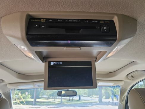 Used 2011 Toyota Sequoia Platinum AWD/4WD image 32