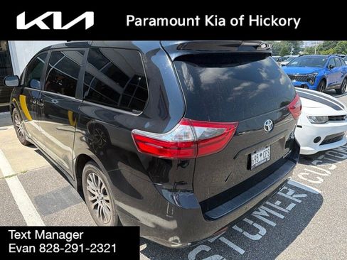Used 2020 Toyota Sienna XLE w/ XLE Navigation Package FWD image 4