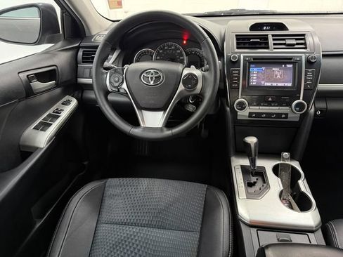 Used 2014 Toyota Camry SE FWD image 30