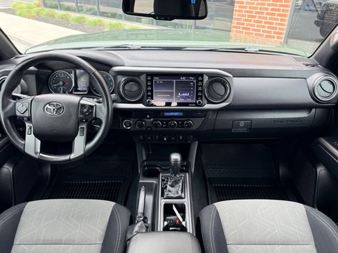 Used 2021 Toyota Tacoma TRD Off-Road w/ Technology Package AWD/4WD image 14