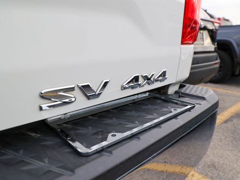 Used 2018 Nissan Titan SV AWD/4WD image 14