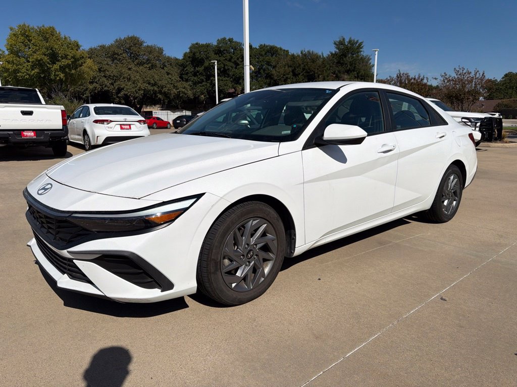 Used 2024 Hyundai Elantra SEL FWD image 1