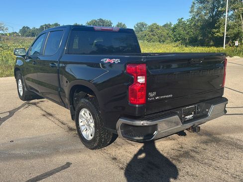 Used 2022 Chevrolet Silverado 1500 LT AWD/4WD image 3