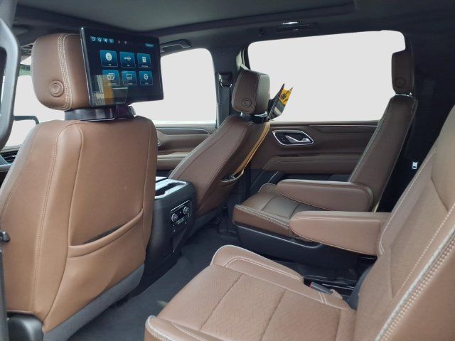 Used 2024 Chevrolet Suburban High Country AWD/4WD image 17
