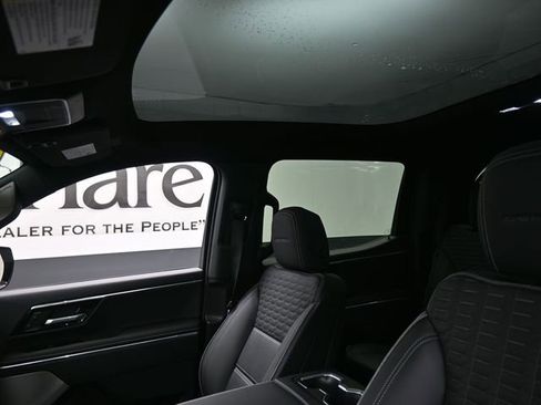 Used 2024 GMC Sierra EV Denali image 17