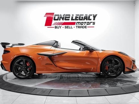 Used 2023 Chevrolet Corvette Z06 w/ Z07 Performance Package RWD image 8