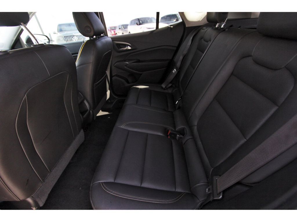 Used 2025 Chevrolet Trax ACTIV w/ Sunroof Package FWD image 7