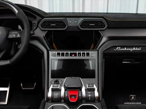 Used 2024 Lamborghini Urus Performante AWD/4WD image 40
