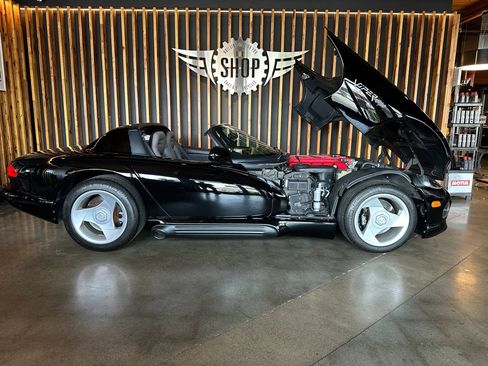 Used 1995 Dodge Viper RT/10 image 8