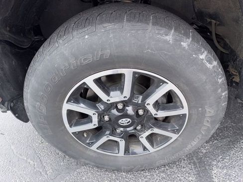 Used 2018 Toyota Tundra SR5 w/ TRD Off Road Package image 30
