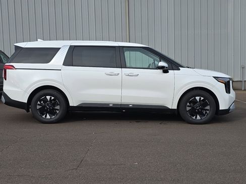 New 2026 Kia Carnival LXS image 4