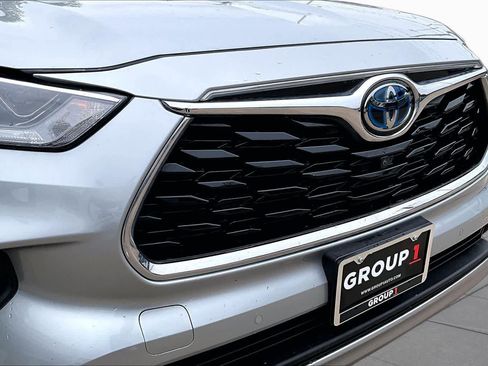 Used 2021 Toyota Highlander Platinum FWD image 30