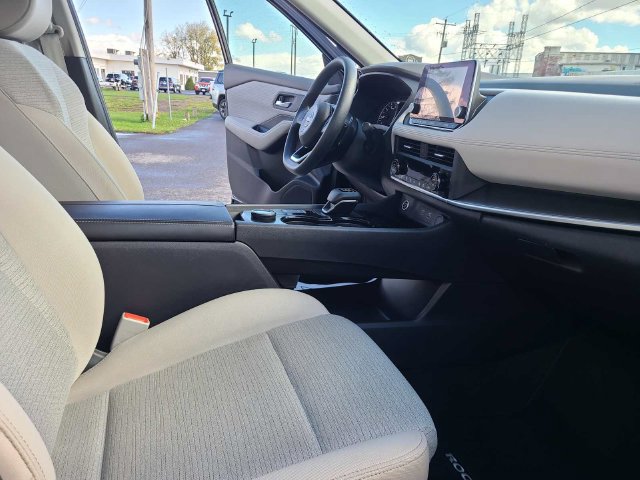 Used 2023 Nissan Rogue SV AWD/4WD image 17