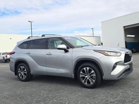 Used 2020 Toyota Highlander XLE image 1
