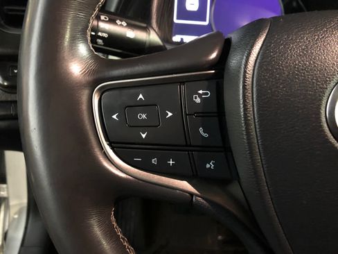 Used 2020 Lexus UX 250h w/ Premium Package image 8