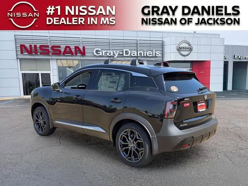 New 2025 Nissan Kicks SR image 6