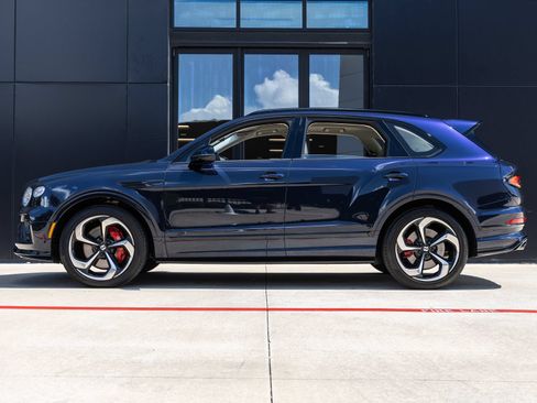 Used 2023 Bentley Bentayga AWD/4WD image 9