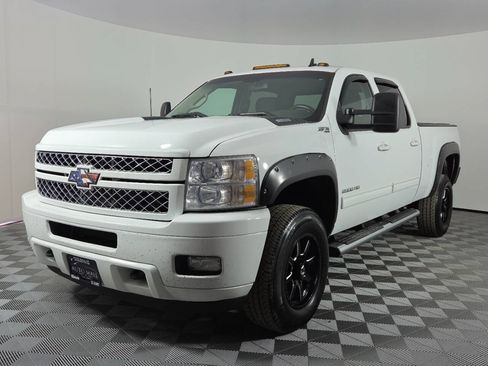 Used 2014 Chevrolet Silverado 2500 LT w/ Z71 Appearance Package AWD/4WD image 3