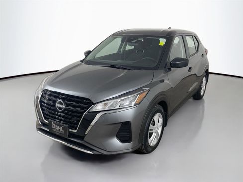 Used 2023 Nissan Kicks S image 3