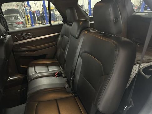 Used 2019 Ford Explorer XLT w/ Equipment Group 202A FWD image 31