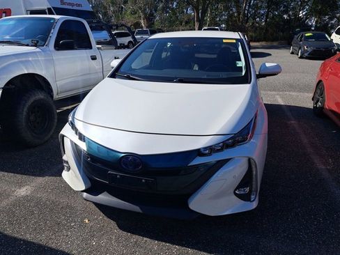 Used 2017 Toyota Prius Prime Advanced image 9