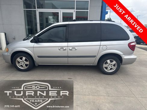 Used 2006 Dodge Caravan SXT w/ Popular Equipment Group I FWD image 3