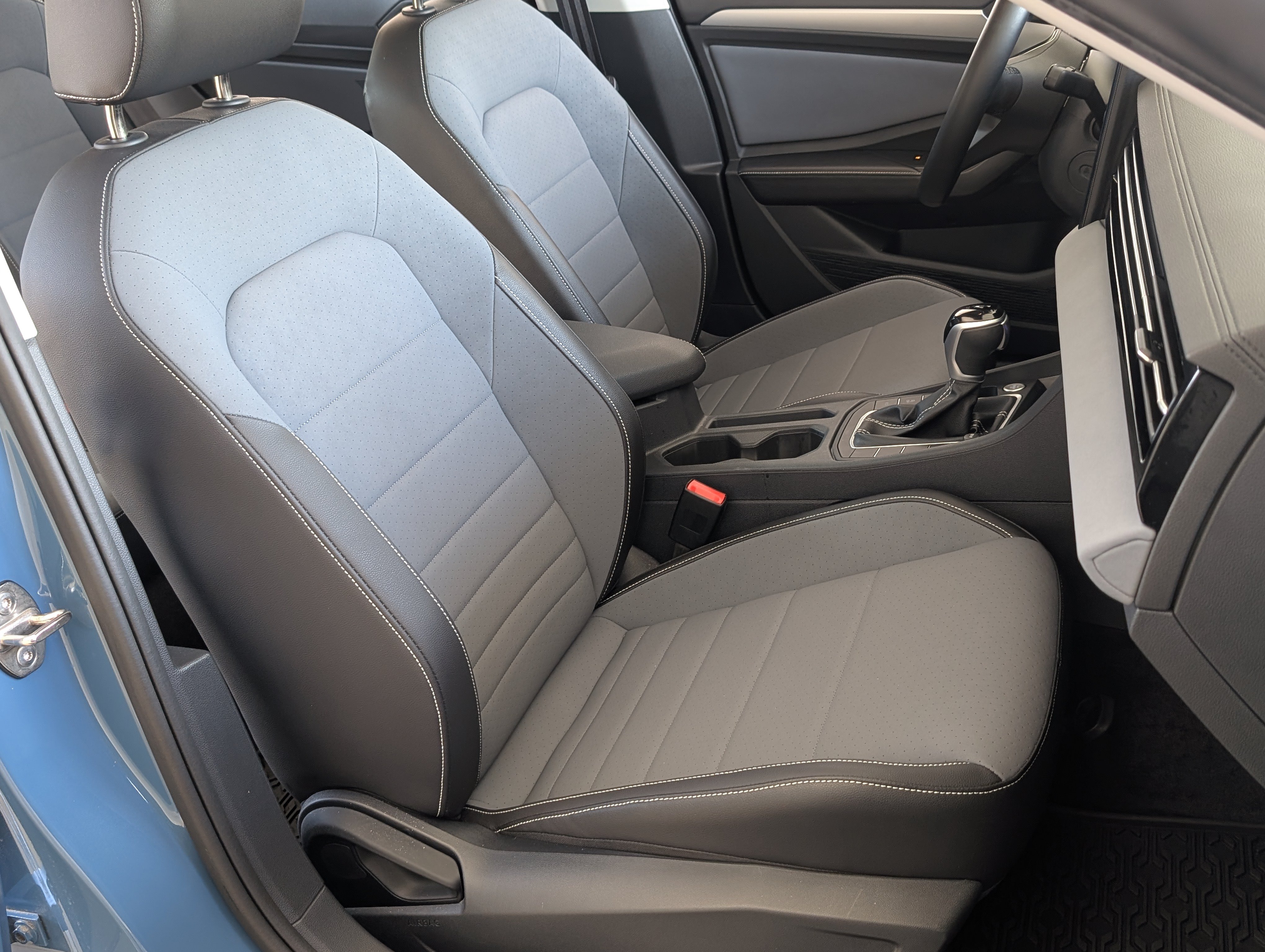 Used 2025 Volkswagen Jetta SE w/ Sunroof Package FWD image 21