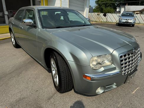 Used 2005 Chrysler 300 C w/ Protection Group II RWD image 12