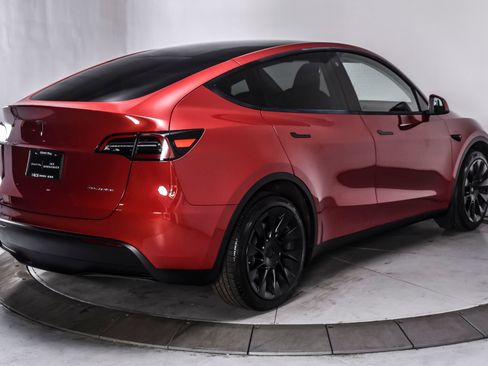 Used 2023 Tesla Model Y AWD image 6