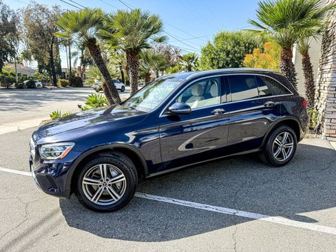 Used 2020 Mercedes-Benz GLC 300 4MATIC w/ Premium Package image 6