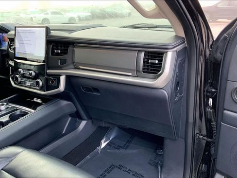 Used 2024 Ford Expedition XLT image 17