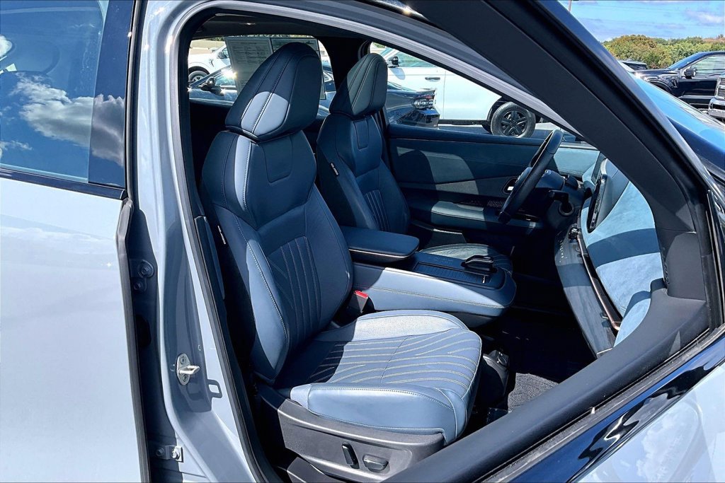Used 2024 Nissan Ariya AWD image 31