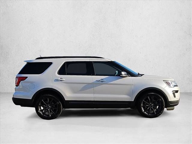 Used 2018 Ford Explorer XLT w/ Equipment Group 202A FWD image 4