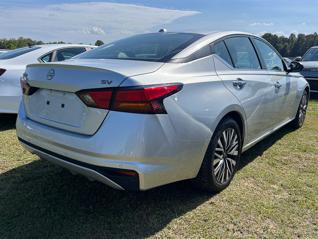 Used 2024 Nissan Altima 2.5 SV FWD image 7