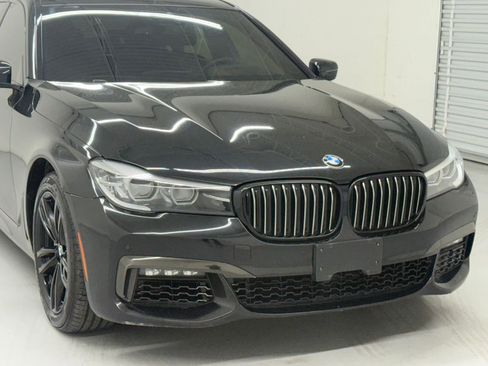 Used 2018 BMW 740e xDrive image 9
