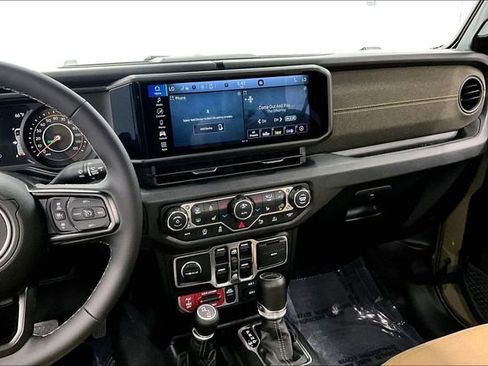 Used 2026 Jeep Gladiator Willys AWD/4WD image 7