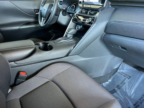Certified 2024 Toyota Venza LE image 19