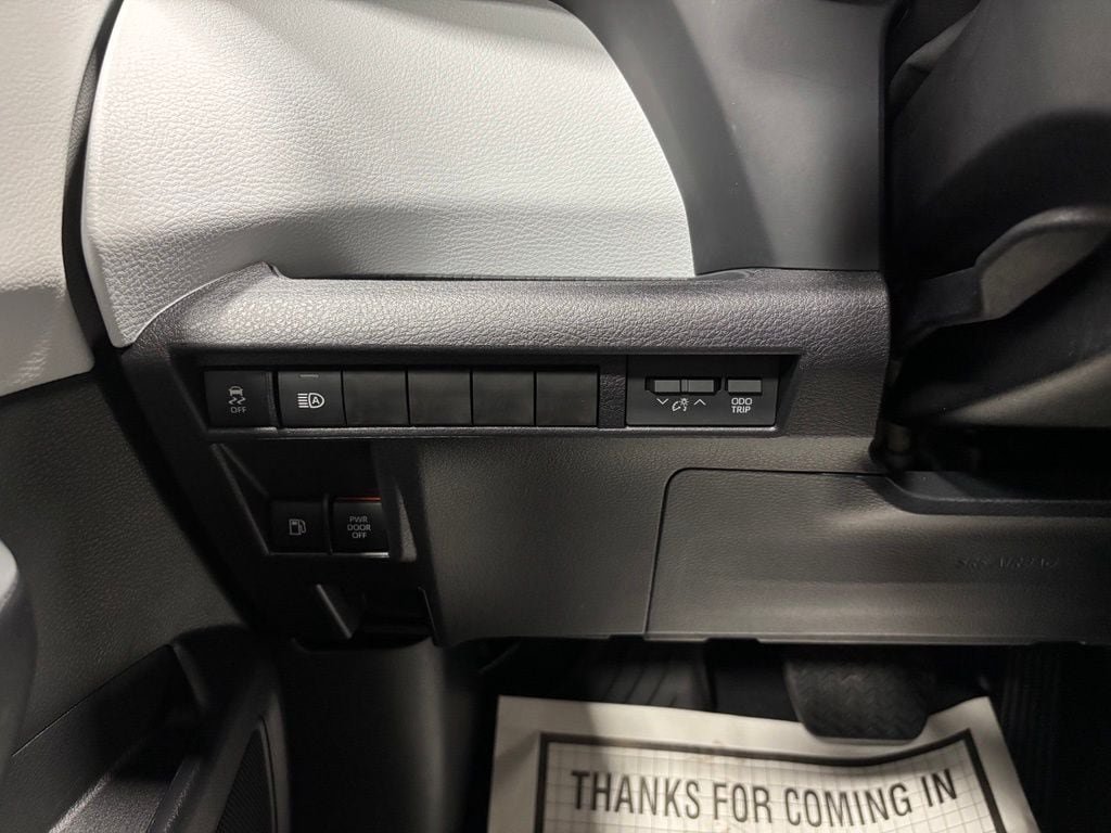 Used 2026 Toyota Sienna LE AWD/4WD image 17