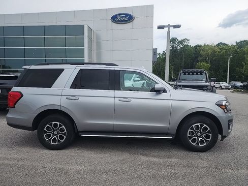 Used 2023 Ford Expedition XLT RWD image 6