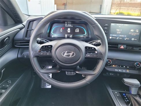 Used 2025 Hyundai Elantra Sport image 17