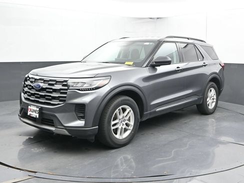 Used 2025 Ford Explorer Active AWD/4WD image 8
