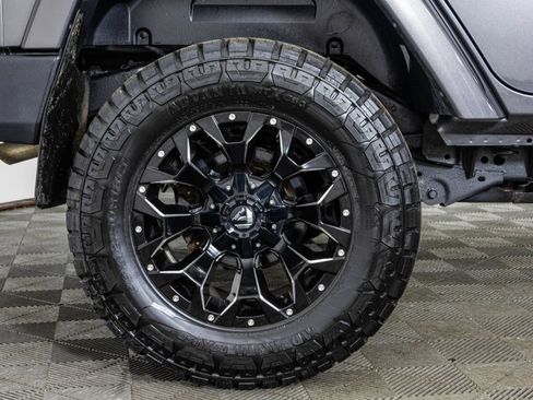 Used 2017 Jeep Wrangler Unlimited Sahara w/ Connectivity Group AWD/4WD image 50