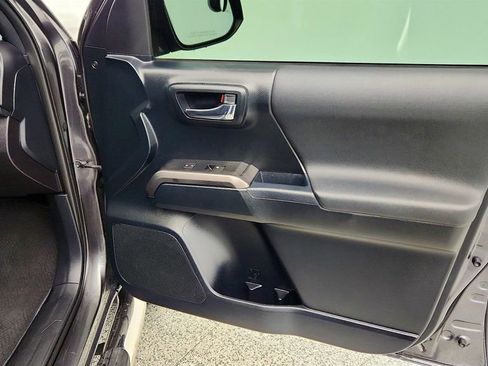 Used 2017 Toyota Tacoma TRD Sport w/ Premium & Technology Package RWD image 25