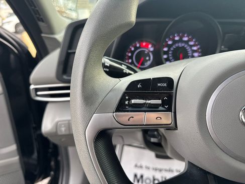 Used 2023 Hyundai Elantra SEL image 15