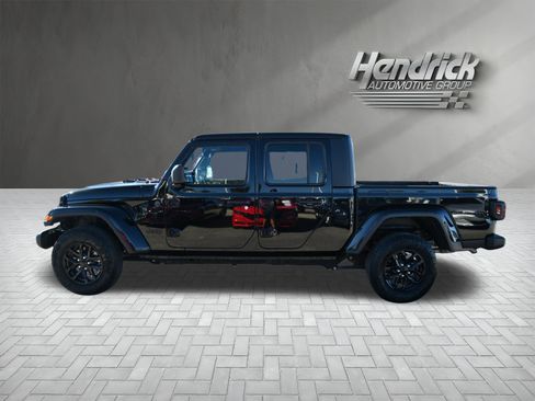 Used 2022 Jeep Gladiator Sport image 9