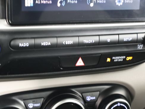 Used 2024 Hyundai Venue SEL image 29