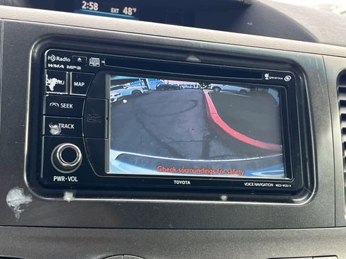 Used 2012 Toyota Sienna LE image 21