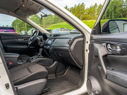 Used 2018 Nissan Rogue SV FWD image 11