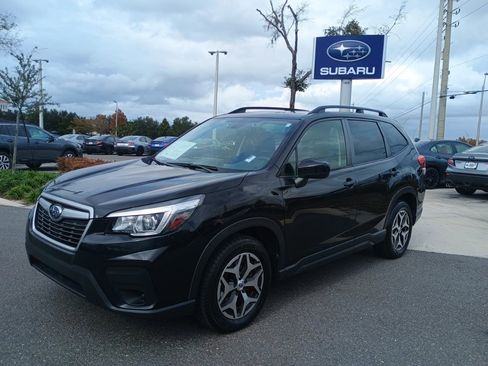 Used 2020 Subaru Forester Premium image 1