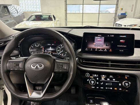 Used 2023 INFINITI QX60 Pure image 3